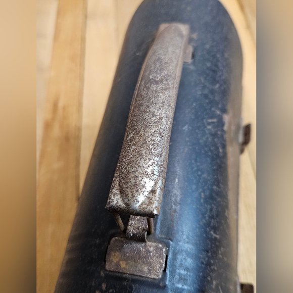 DOME TOP LUNCH BOX - CIRCA 1940 - PATENTS PENDING - THERMOS CLIP - NICE PATINA - Picture 3 of 15